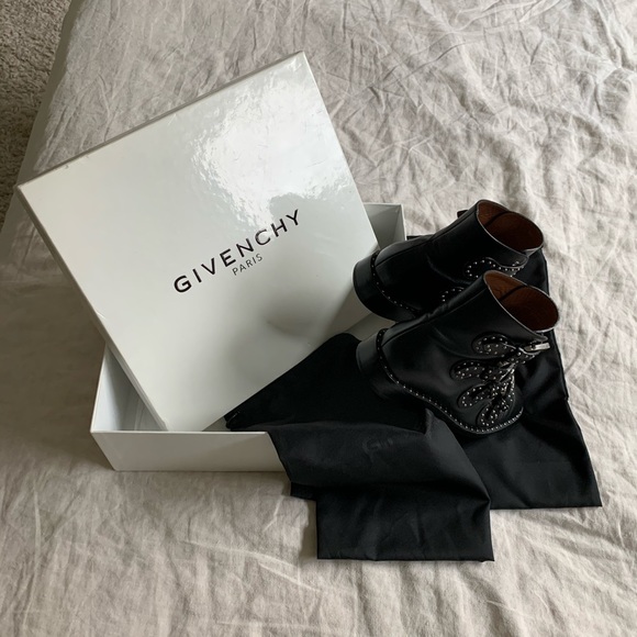 GIVENCHY Elegant Studded Leather Ankle Boots 7/37 - Picture 5 of 14